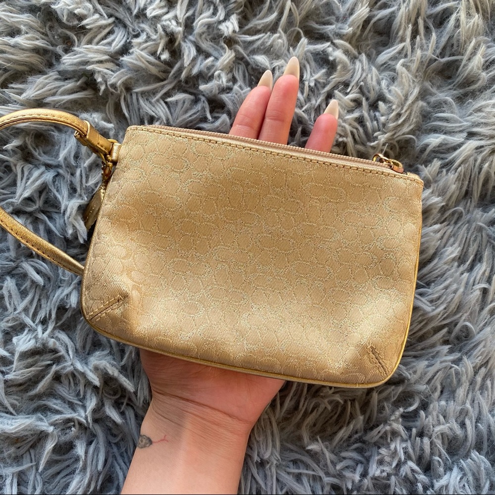 Coach Wristlet 🌼 - Picture 4 of 6